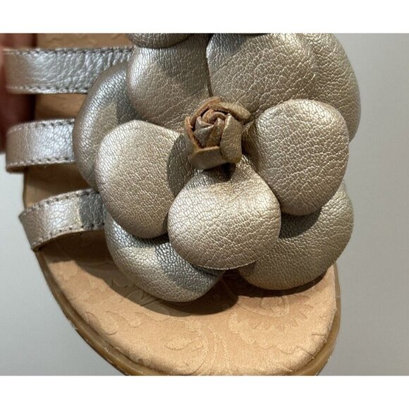 B.O.C Born Concepts Metallic Leather Champagne Flowers Block Heel Sandals Size 9 - Picture 12 of 13
